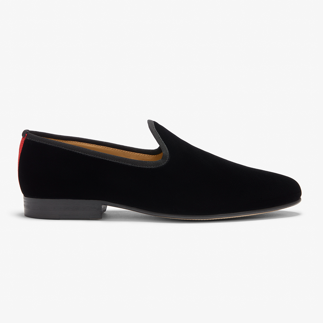 men-black-velvet-slipper.png